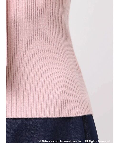 MERCURYDUO(マーキュリーデュオ)の「【EMILY IN PARISコラボ】レイヤードライクツイストニット(ニット/セーター・レディース・ピンク・FREE)」の3枚目の写真