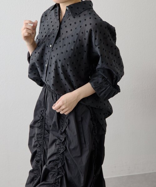 ear PAPILLONNER(イアパピヨネ)の「バックドロストシアーシャツ【SUM1 STYLE】(シャツ/ブラウス・レディース・ブラック・FREE)」の18枚目の写真