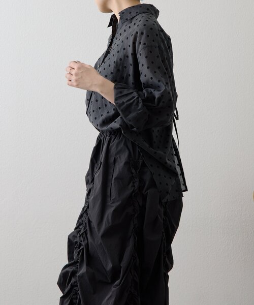 ear PAPILLONNER(イアパピヨネ)の「バックドロストシアーシャツ【SUM1 STYLE】(シャツ/ブラウス・レディース・ブラック・FREE)」の17枚目の写真
