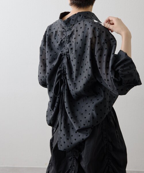 ear PAPILLONNER(イアパピヨネ)の「バックドロストシアーシャツ【SUM1 STYLE】(シャツ/ブラウス・レディース・ブラック・FREE)」の16枚目の写真