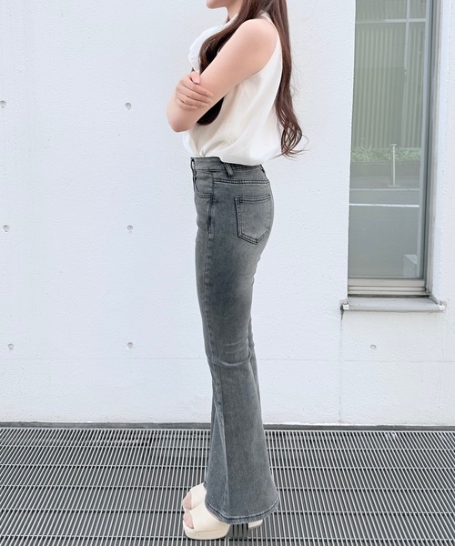 NOMAE(ノーマエ)の「ラインビジューフレアデニム(デニムパンツ・レディース・ブルー/ブラック・MEDIUM/SMALL)」の18枚目の写真