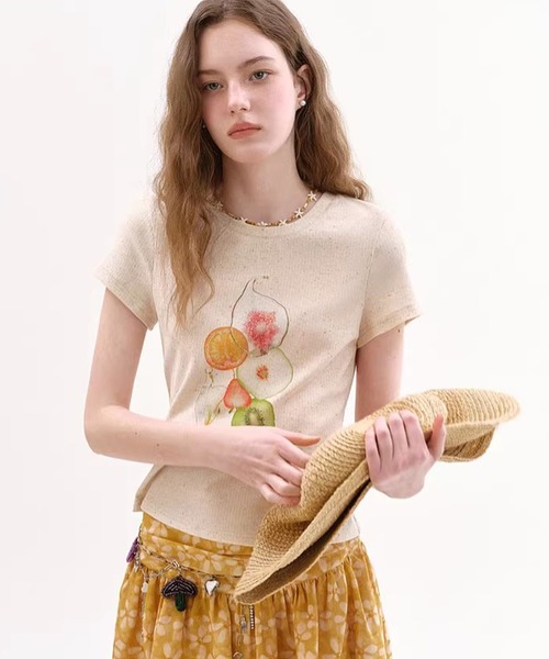 Fano Studios(ファノ ストゥディオズ)の「ラウンドネック フルーツモチーフ リブTシャツ FX26S116【Fano Studios】【2026SS】(Tシャツ/カットソー・レディース・ベージュ・S/M/L)」の4枚目の写真