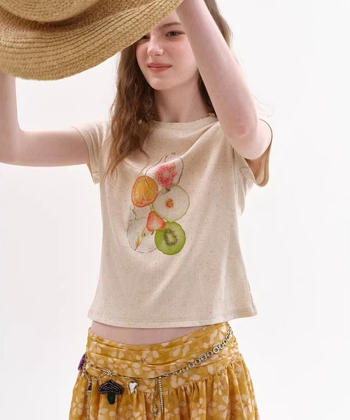 Fano Studios(ファノ ストゥディオズ)の「ラウンドネック フルーツモチーフ リブTシャツ FX26S116【Fano Studios】【2026SS】(Tシャツ/カットソー・レディース・ベージュ・S/M/L)」の5枚目の写真