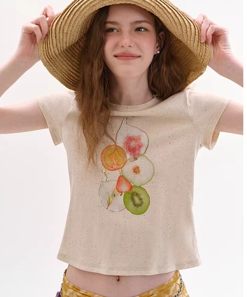 Fano Studios(ファノ ストゥディオズ)の「ラウンドネック フルーツモチーフ リブTシャツ FX26S116【Fano Studios】【2026SS】(Tシャツ/カットソー・レディース・ベージュ・S/M/L)」の6枚目の写真