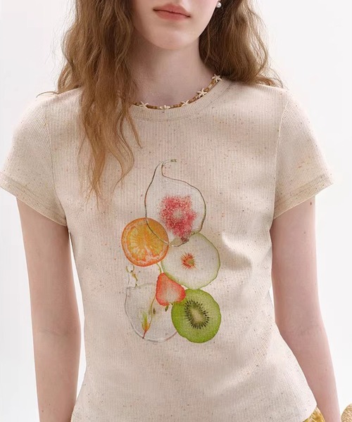 Fano Studios(ファノ ストゥディオズ)の「ラウンドネック フルーツモチーフ リブTシャツ FX26S116【Fano Studios】【2026SS】(Tシャツ/カットソー・レディース・ベージュ・S/M/L)」の9枚目の写真