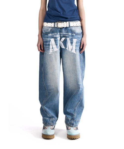 AAKAM(アーカム)の「AKM Curved Denim Pants (Sky Blue)(デニムパンツ・レディース・その他・1/2)」の1枚目の写真