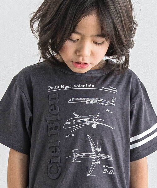 BeBe(ベベ)の「【JALコラボ】飛行機図面エンボス加工ロゴ半袖Tシャツ(Tシャツ/カットソー・キッズ・ブルー/ブラック・110cm/120cm/130cm/140cm)」の6枚目の写真
