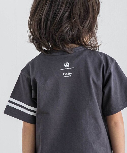 BeBe(ベベ)の「【JALコラボ】飛行機図面エンボス加工ロゴ半袖Tシャツ(Tシャツ/カットソー・キッズ・ブルー/ブラック・110cm/120cm/130cm/140cm)」の7枚目の写真
