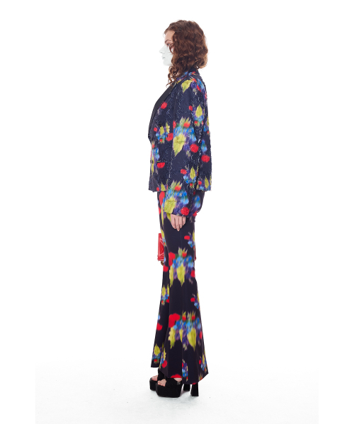 GREEDILOUS（グリディアス）の「Blur Floral Flare Pants（その他パンツ・レディース・その他・X-SMALL/SMALL/MEDIUM/LARGE）」の4枚目の写真