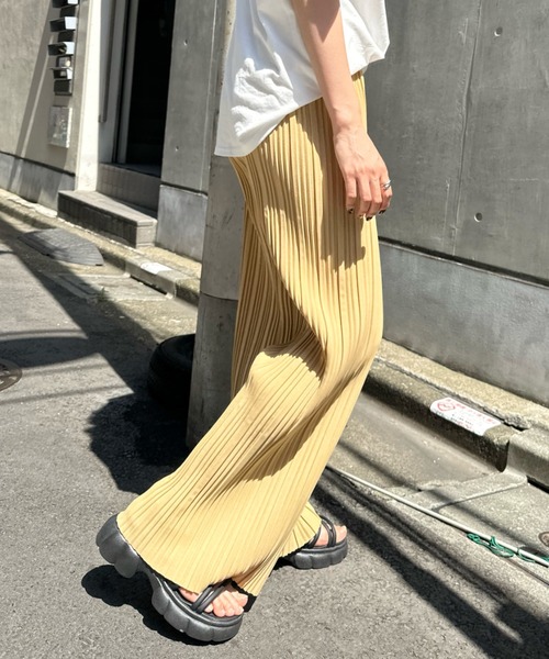 Eclat one(エクラワン)の「【セルフカットOK/ストレッチ】究極の楽ちん美脚。セルフカットプリーツワイドパンツ(その他パンツ・レディース・イエロー/ブラック/アイボリー・M)」の18枚目の写真
