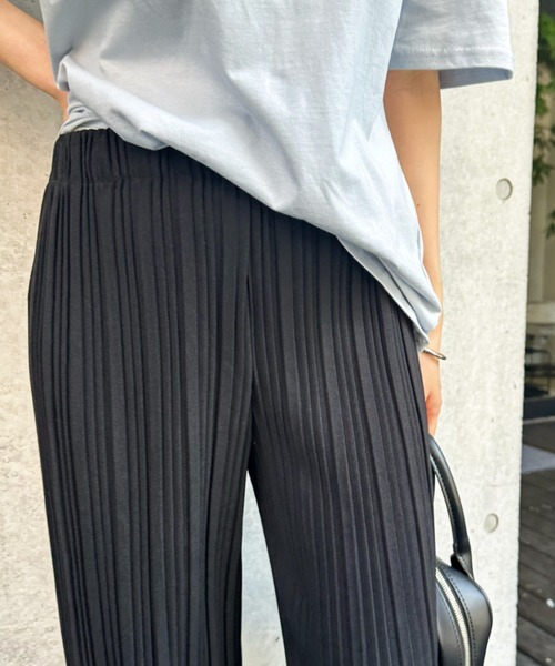 Eclat one(エクラワン)の「【セルフカットOK/ストレッチ】究極の楽ちん美脚。セルフカットプリーツワイドパンツ(その他パンツ・レディース・イエロー/ブラック/アイボリー・M)」の9枚目の写真