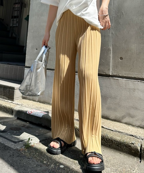 Eclat one(エクラワン)の「【セルフカットOK/ストレッチ】究極の楽ちん美脚。セルフカットプリーツワイドパンツ(その他パンツ・レディース・イエロー/ブラック/アイボリー・M)」の20枚目の写真