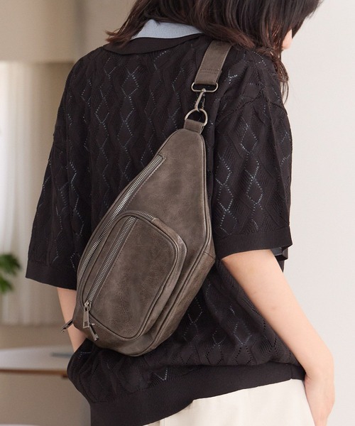 PBLIM(ページボーイリム)の「《UNISEX/8個ポケットで収納可能》ボディバッグ / 500mlペットボトル(ボディバッグ/ウエストポーチ・レディース・ブラウン/ブラック・FREE)」の2枚目の写真