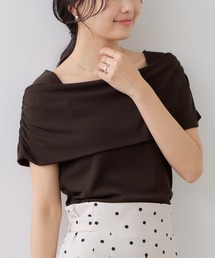 オフショル オフショルダートップス 肩出し」に該当するファッション