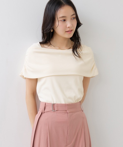 VIS(ビス)の「サイドギャザーオフショルダーカットソー/接触冷感(Tシャツ/カットソー・レディース・ダークブラウン/レッド/ライトグリーン/キナリ・FREE)」の8枚目の写真