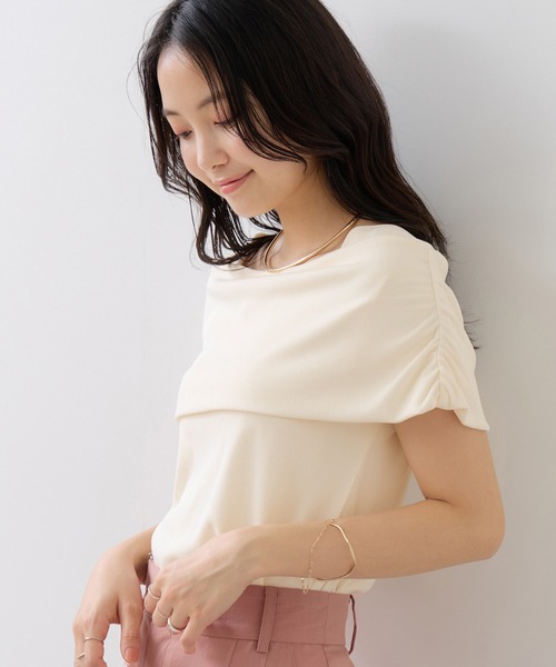 VIS(ビス)の「サイドギャザーオフショルダーカットソー/接触冷感(Tシャツ/カットソー・レディース・ダークブラウン/レッド/ライトグリーン/キナリ・FREE)」の6枚目の写真