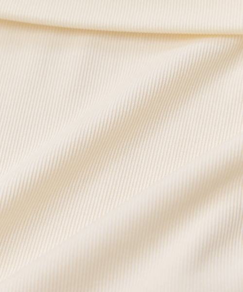 VIS(ビス)の「サイドギャザーオフショルダーカットソー/接触冷感(Tシャツ/カットソー・レディース・ダークブラウン/レッド/ライトグリーン/キナリ・FREE)」の19枚目の写真