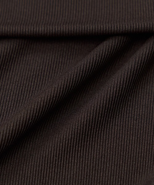 VIS(ビス)の「サイドギャザーオフショルダーカットソー/接触冷感(Tシャツ/カットソー・レディース・ダークブラウン/レッド/ライトグリーン/キナリ・FREE)」の10枚目の写真