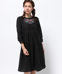 earth music&ecology | 【4/10まで限定価格2,160円】【3/17放映！ヒルナンデス紹介】【2016Spring】フロント刺繍タックワンピース(ワンピース)