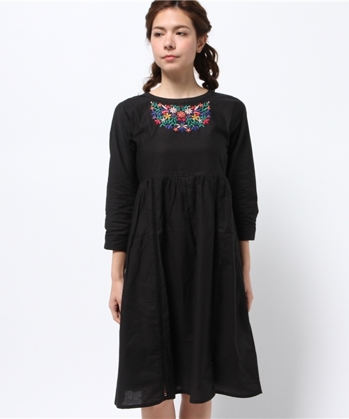 earth music&ecology(アースミュージックアンドエコロジー)の「【3/17放映!ヒルナンデス紹介】【2016Spring】フロント刺繍タックワンピース(ワンピース・レディース・アイボリー/ブラック/ホワイト/レッド・FREE)」の5枚目の写真