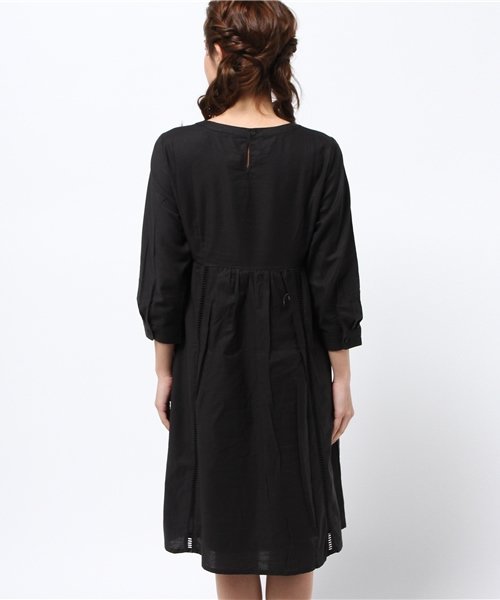 earth music&ecology(アースミュージックアンドエコロジー)の「【3/17放映!ヒルナンデス紹介】【2016Spring】フロント刺繍タックワンピース(ワンピース・レディース・アイボリー/ブラック/ホワイト/レッド・FREE)」の7枚目の写真