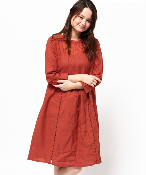 earth music&ecology(アースミュージックアンドエコロジー)の「【3/17放映!ヒルナンデス紹介】【2016Spring】フロント刺繍タックワンピース(ワンピース・レディース・アイボリー/ブラック/ホワイト/レッド・FREE)」の10枚目の写真