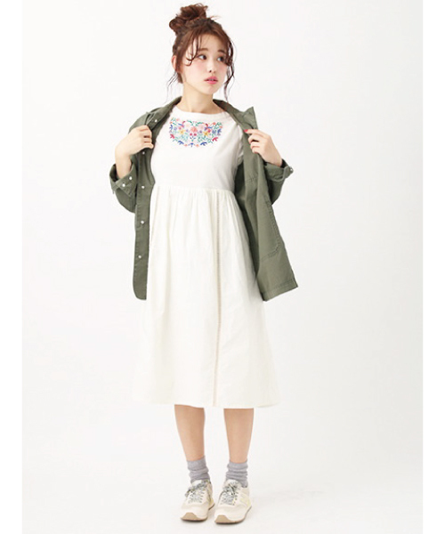 earth music&ecology(アースミュージックアンドエコロジー)の「【3/17放映!ヒルナンデス紹介】【2016Spring】フロント刺繍タックワンピース(ワンピース・レディース・アイボリー/ブラック/ホワイト/レッド・FREE)」の11枚目の写真
