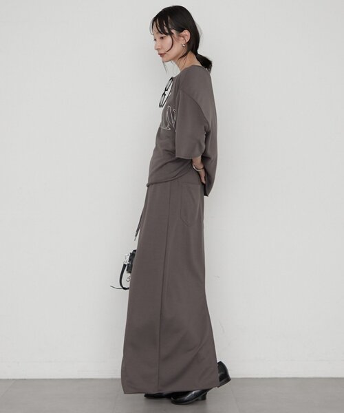 LOUNGEDRESS(ラウンジドレス)の「≪セットアップ可≫カットマキシスカート(スカート・レディース・ライトベージュ/チャコールグレー・FREE)」の4枚目の写真