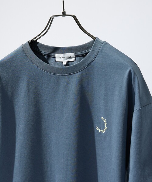 ABAHOUSE(アバハウス)の「サークルロゴ ワンポイント 刺繍Tシャツ(Tシャツ/カットソー・メンズ・ブラック/グレイッシュブルー/グリーン系その他/ホワイト・46/48)」の1枚目の写真