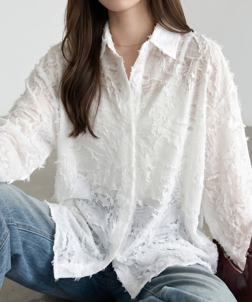 umune(ウムネ)の「フリンジジャガードシャツ オーバーサイズ ビッグシルエット 長袖 シアーシャツ 羽織り ライトアウター 透け感 カジュアル 秋冬(シャツ/ブラウス・レディース・ワインレッド/オフホワイト/ブラック・FREE)」の2枚目の写真