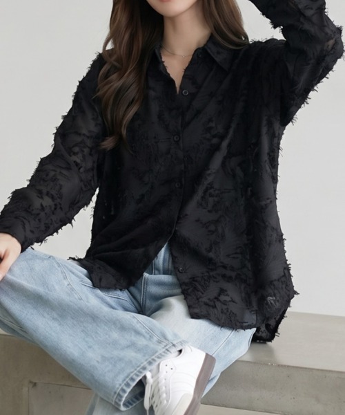 umune(ウムネ)の「フリンジジャガードシャツ オーバーサイズ ビッグシルエット 長袖 シアーシャツ 羽織り ライトアウター 透け感 カジュアル 秋冬(シャツ/ブラウス・レディース・ワインレッド/オフホワイト/ブラック・FREE)」の4枚目の写真