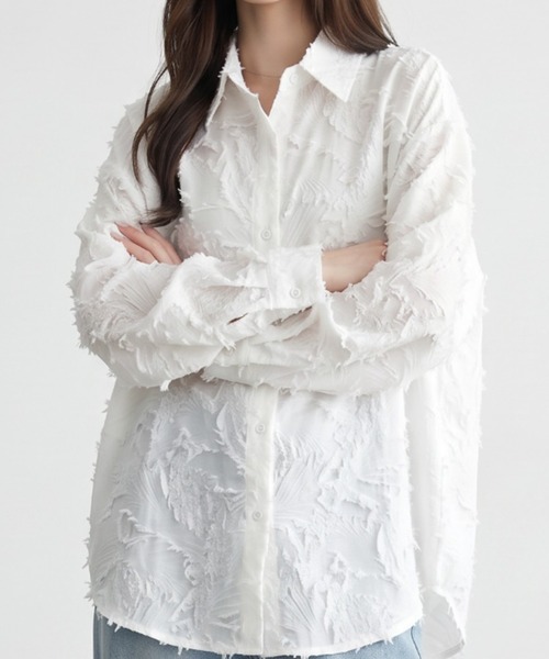 umune(ウムネ)の「フリンジジャガードシャツ オーバーサイズ ビッグシルエット 長袖 シアーシャツ 羽織り ライトアウター 透け感 カジュアル 秋冬(シャツ/ブラウス・レディース・ワインレッド/オフホワイト/ブラック・FREE)」の8枚目の写真