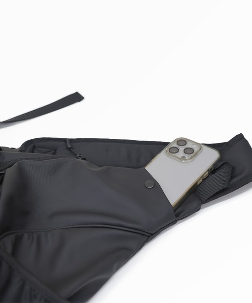 BACKYARD FAMILY(バックヤードファミリー)の「SML エスエムエル THIERRY TECH SHOULDER BAG K904119(ボディバッグ/ウエストポーチ・メンズ・ブラック・FREE)」の2枚目の写真