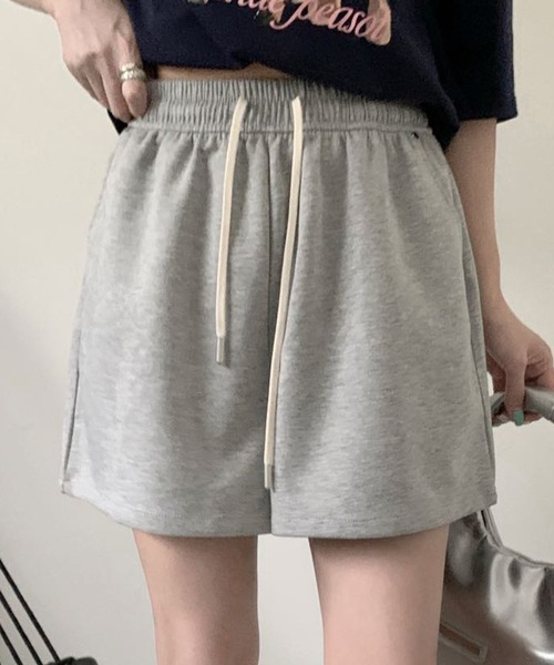 DAY CLOSET(デイ クローゼット)の「ゆったり広がるAライン。ポンチスウェットショートパンツ レディース(スウェットパンツ・レディース・グレー/ブラック/オフホワイト・L/M/XL)」の1枚目の写真