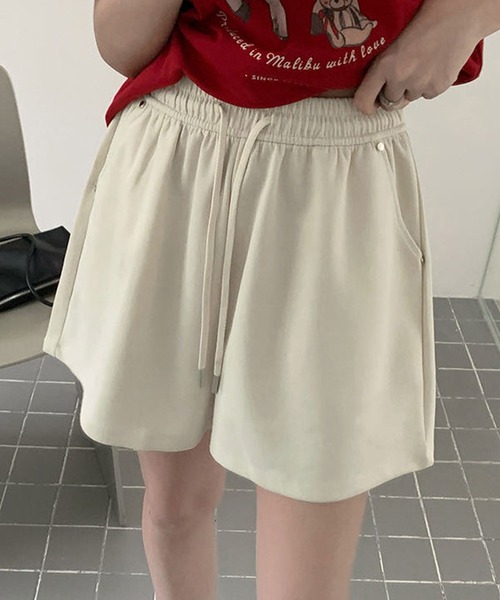 DAY CLOSET(デイ クローゼット)の「ゆったり広がるAライン。ポンチスウェットショートパンツ レディース(スウェットパンツ・レディース・グレー/ブラック/オフホワイト・L/M/XL)」の2枚目の写真