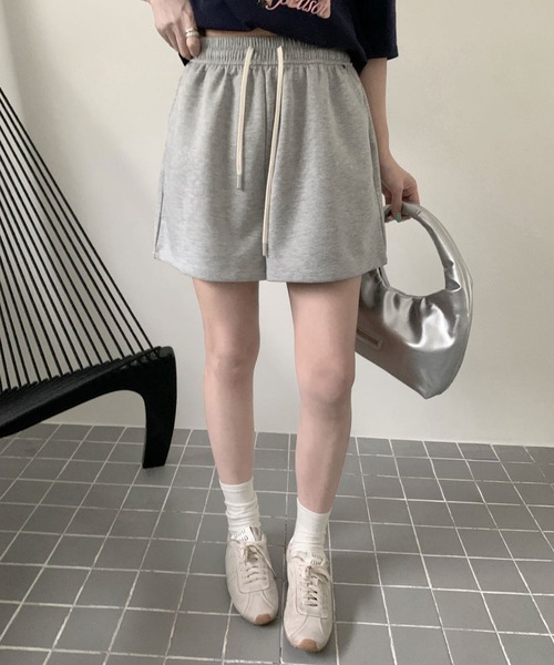 DAY CLOSET(デイ クローゼット)の「ゆったり広がるAライン。ポンチスウェットショートパンツ レディース(スウェットパンツ・レディース・グレー/ブラック/オフホワイト・L/M/XL)」の19枚目の写真