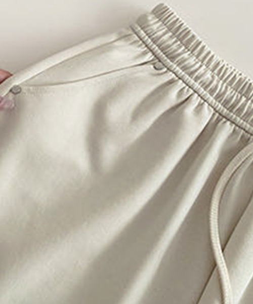 DAY CLOSET(デイ クローゼット)の「ゆったり広がるAライン。ポンチスウェットショートパンツ レディース(スウェットパンツ・レディース・グレー/ブラック/オフホワイト・L/M/XL)」の7枚目の写真