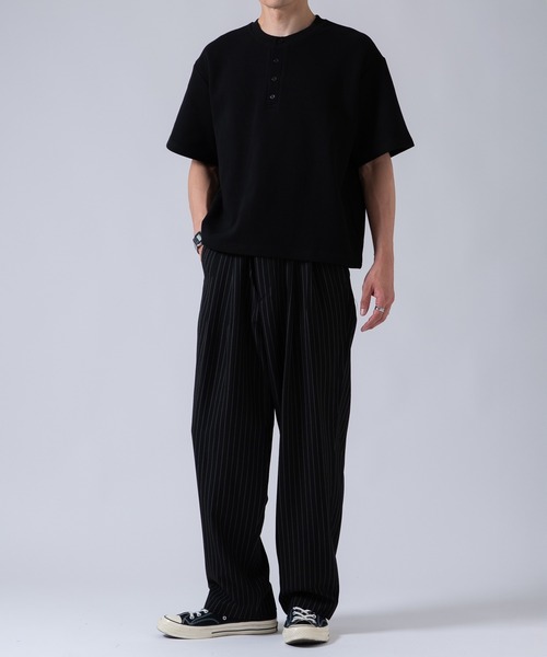 OXA（オグザ）の「ショート丈 ワッフル 無地 半袖ヘンリーネックTシャツ OXA（Tシャツ/カットソー・メンズ・ブラック/グレー・MEDIUM/LARGE）」の6枚目の写真