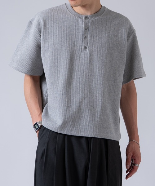 OXA（オグザ）の「ショート丈 ワッフル 無地 半袖ヘンリーネックTシャツ OXA（Tシャツ/カットソー・メンズ・ブラック/グレー・MEDIUM/LARGE）」の7枚目の写真
