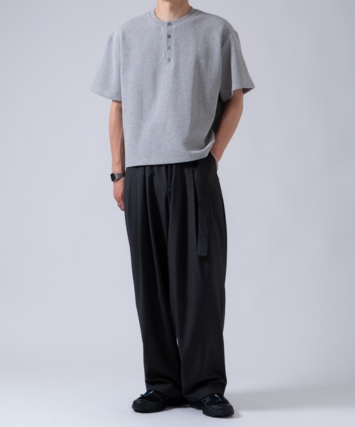 OXA（オグザ）の「ショート丈 ワッフル 無地 半袖ヘンリーネックTシャツ OXA（Tシャツ/カットソー・メンズ・ブラック/グレー・MEDIUM/LARGE）」の10枚目の写真