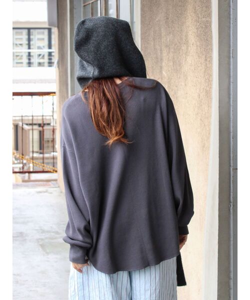 Ungrid(アングリッド)の「ルーズシルエットワッフルロングスリーブTee(Tシャツ/カットソー・レディース・ライトグレー/チャコールグレー/ブラウン/レッド・FREE)」の5枚目の写真
