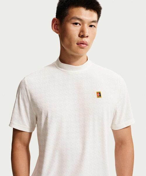NIKE(ナイキ)の「ナイキ クラブ ルールズ メンズ Aero-FIT モックネック トップス / Nike Club Rules Men's Aero-FIT Mock-Neck Top IU0801-133 Sail(Tシャツ/カットソー・メンズ・クリーム・L/2XL/XL/M)」の1枚目の写真