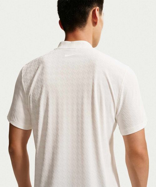 NIKE(ナイキ)の「ナイキ クラブ ルールズ メンズ Aero-FIT モックネック トップス / Nike Club Rules Men's Aero-FIT Mock-Neck Top IU0801-133 Sail(Tシャツ/カットソー・メンズ・クリーム・L/2XL/XL/M)」の2枚目の写真