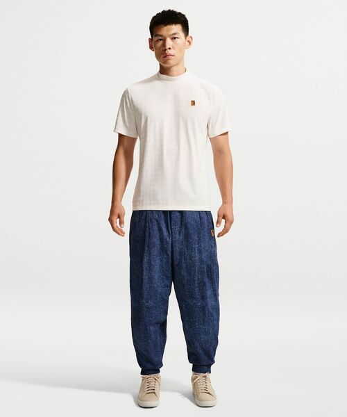 NIKE(ナイキ)の「ナイキ クラブ ルールズ メンズ Aero-FIT モックネック トップス / Nike Club Rules Men's Aero-FIT Mock-Neck Top IU0801-133 Sail(Tシャツ/カットソー・メンズ・クリーム・L/2XL/XL/M)」の4枚目の写真