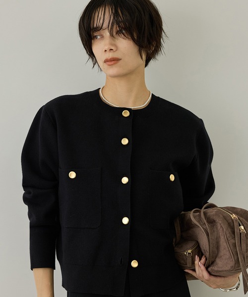 SALON adam et rope'(サロン アダム エ ロペ)の「【WEB限定】スウェットライクメタルボタンカーディガン(カーディガン/ボレロ・レディース・ブラック/オフホワイト/キャメル・FREE)」の2枚目の写真
