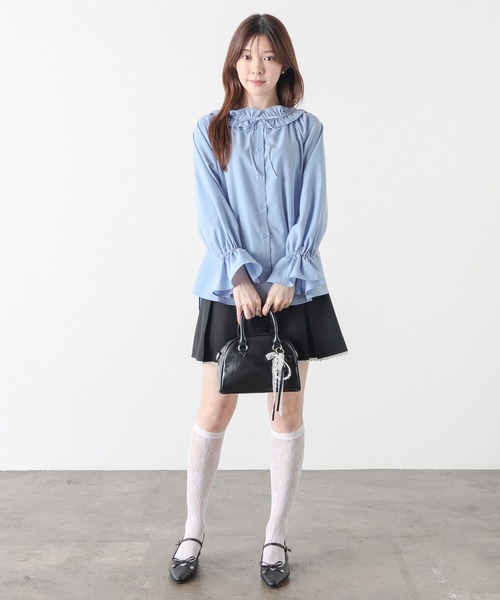 Honeys(ハニーズ)の「フリルネックブラウス(シャツ/ブラウス・レディース・ブラック/ブルー/ホワイト・L/M/S)」の12枚目の写真