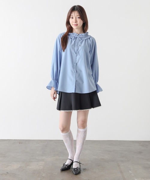 Honeys(ハニーズ)の「フリルネックブラウス(シャツ/ブラウス・レディース・ブラック/ブルー/ホワイト・L/M/S)」の13枚目の写真