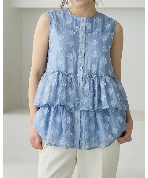 BIRTHDAY BASH(バースデイバッシュ)の「FLOWER SHEER TRIPLE FRILL TOPS(フラワーシアートリプルフリルトップス)(シャツ/ブラウス・レディース・ブルー/ホワイト・FREE)」の2枚目の写真