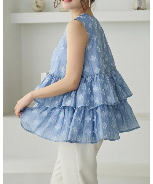 BIRTHDAY BASH(バースデイバッシュ)の「FLOWER SHEER TRIPLE FRILL TOPS(フラワーシアートリプルフリルトップス)(シャツ/ブラウス・レディース・ブルー/ホワイト・FREE)」の3枚目の写真