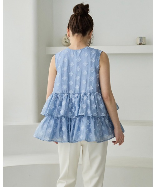 BIRTHDAY BASH(バースデイバッシュ)の「FLOWER SHEER TRIPLE FRILL TOPS(フラワーシアートリプルフリルトップス)(シャツ/ブラウス・レディース・ブルー/ホワイト・FREE)」の6枚目の写真